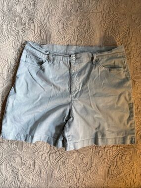 Gloria Vanderbilt Light Blue Women's Casual Bermuda Shorts